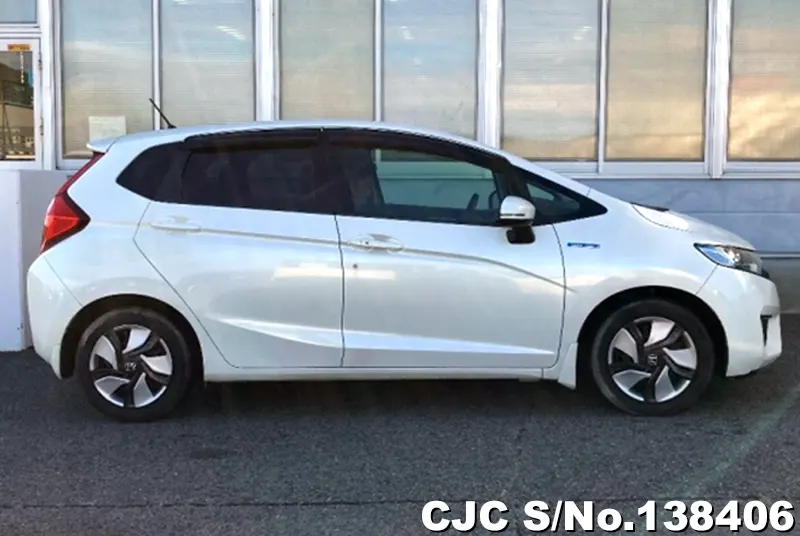 Honda Fit in White for Sale Image 2