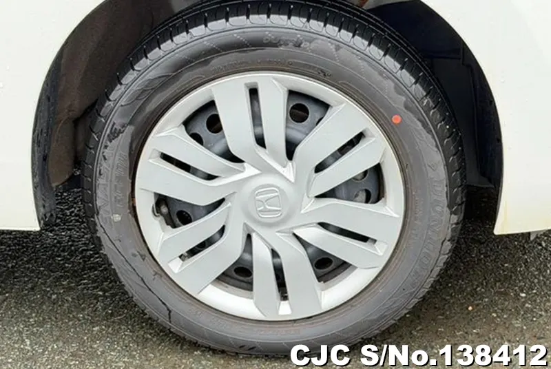 Honda Fit in White for Sale Image 17