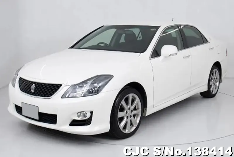 Toyota Crown in White for Sale Image 3