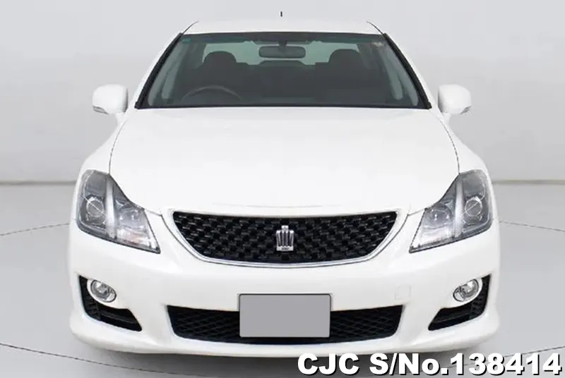 Toyota Crown in White for Sale Image 4