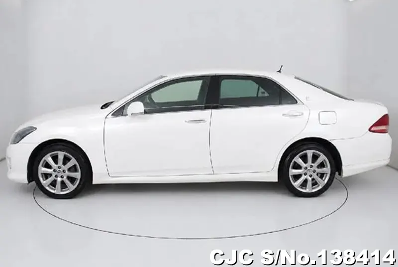 Toyota Crown in White for Sale Image 7