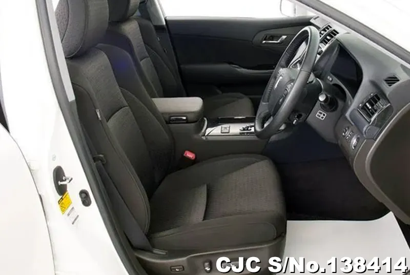 Toyota Crown in White for Sale Image 11
