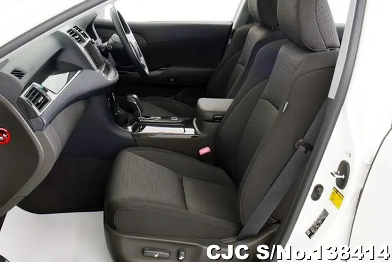 Toyota Crown in White for Sale Image 12