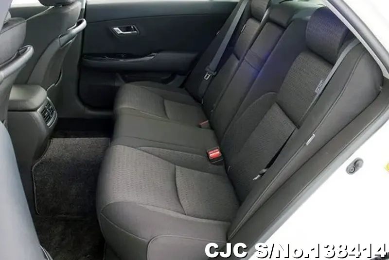 Toyota Crown in White for Sale Image 14