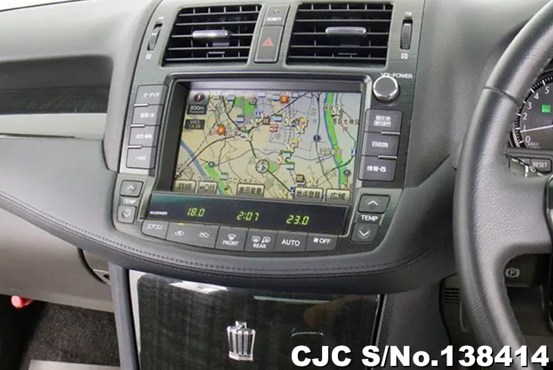 Toyota Crown in White for Sale Image 17
