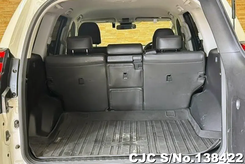 Toyota Land Cruiser Prado in White for Sale Image 8