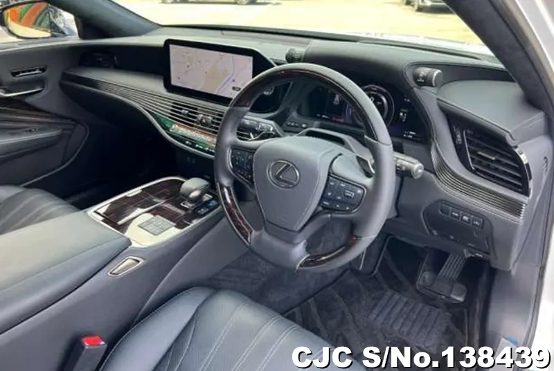Lexus LS500H in Pearl for Sale Image 10