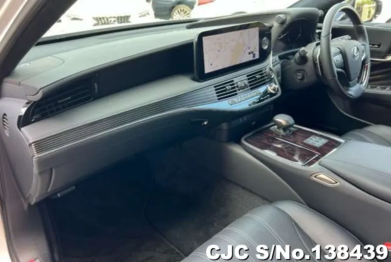 Lexus LS500H in Pearl for Sale Image 11