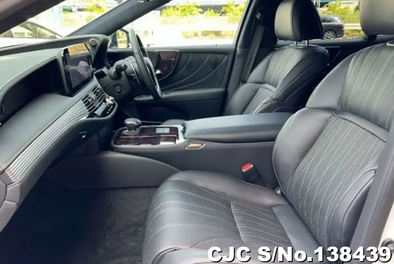 Lexus LS500H in Pearl for Sale Image 13