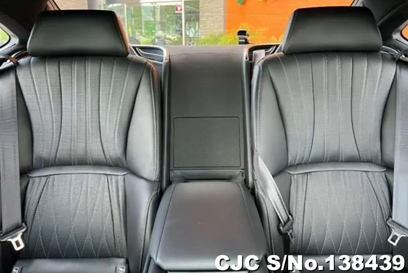 Lexus LS500H in Pearl for Sale Image 17