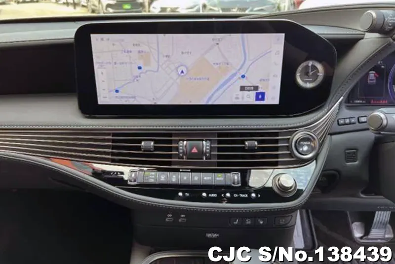 Lexus LS500H in Pearl for Sale Image 21