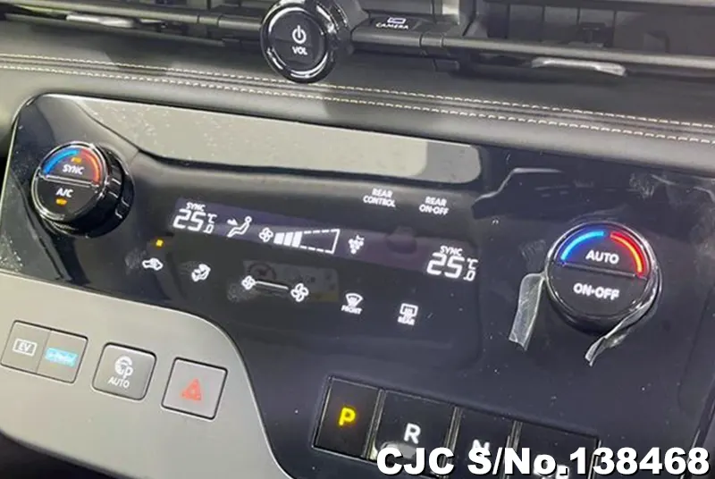 Nissan Serena in White for Sale Image 3