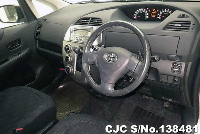 Toyota Ractis in Silver for Sale Image 2
