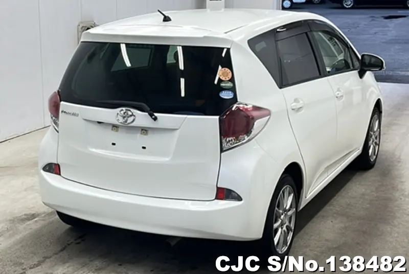 Toyota Ractis in White for Sale Image 2