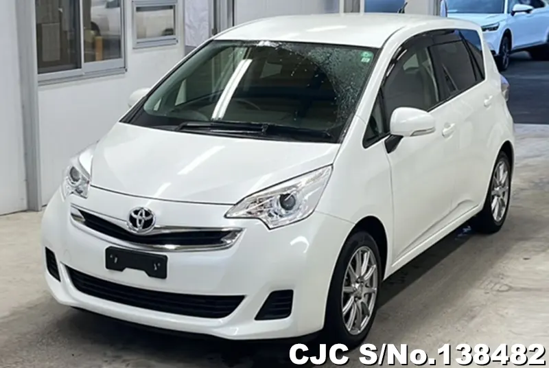 Toyota Ractis in White for Sale Image 3