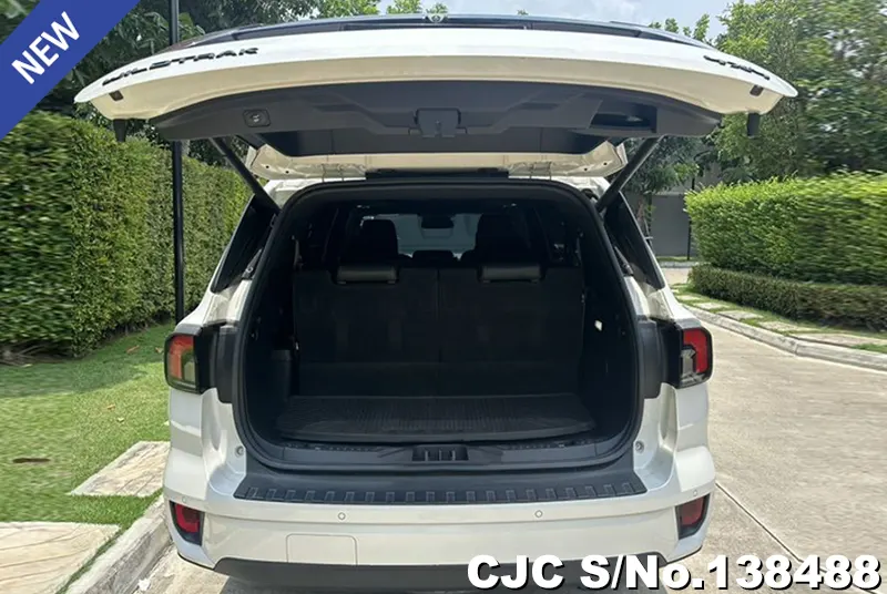 Ford Everest in White for Sale Image 4
