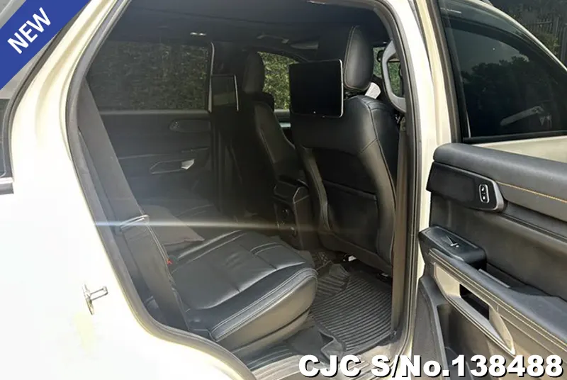 Ford Everest in White for Sale Image 9