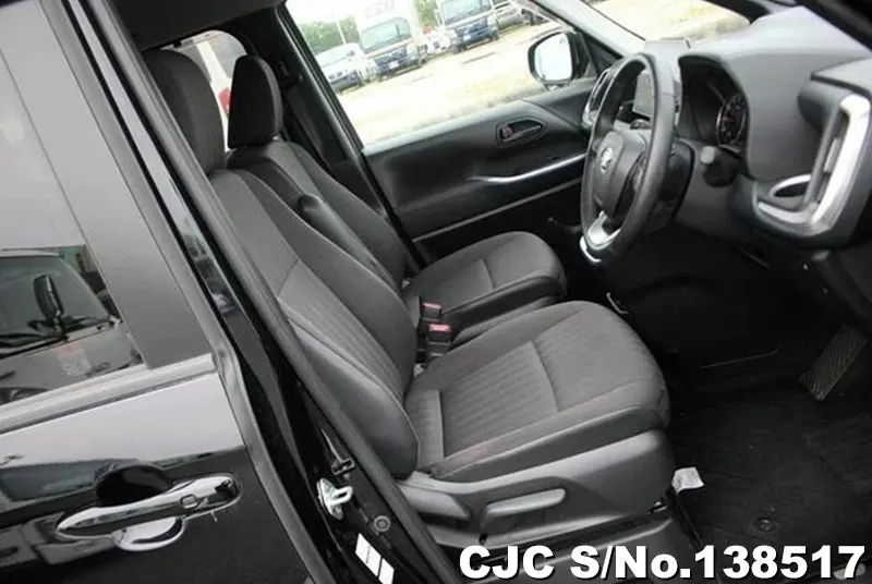Toyota Noah in Black for Sale Image 9