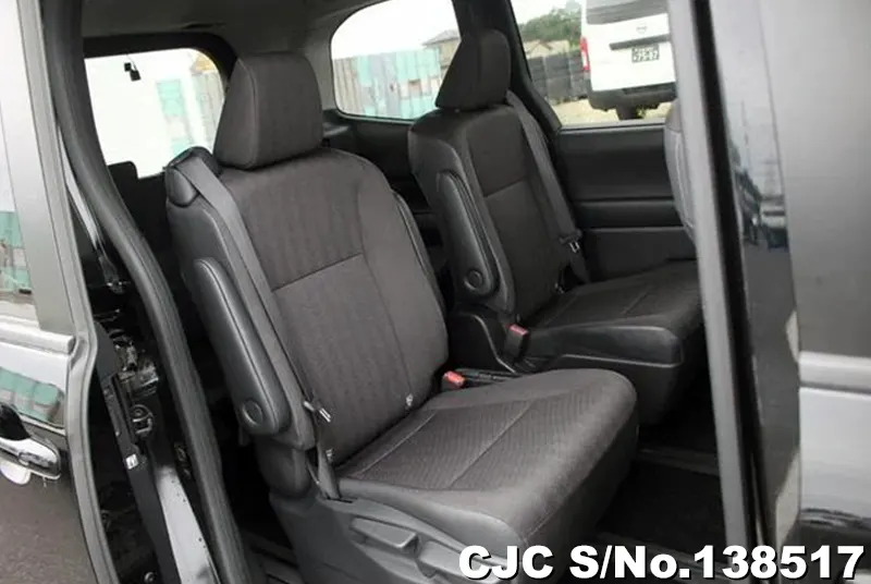 Toyota Noah in Black for Sale Image 11