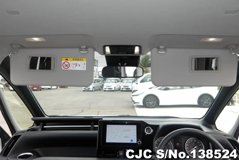 Toyota Noah in White for Sale Image 10