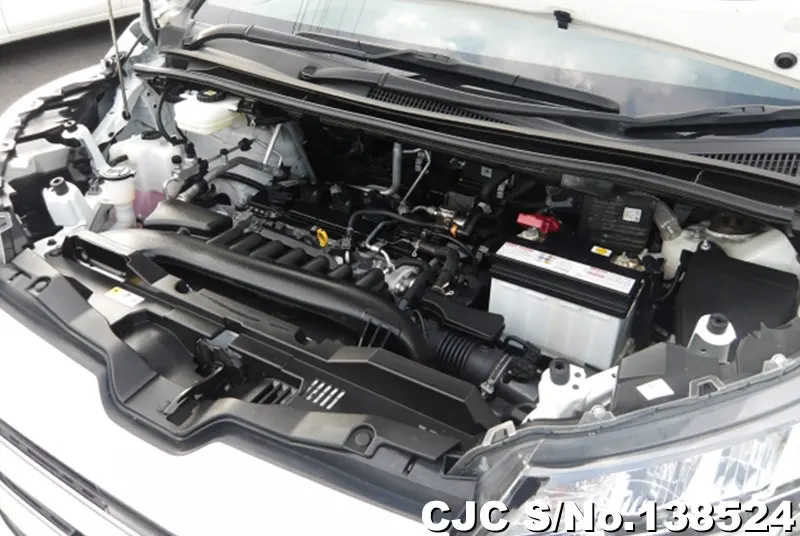 Toyota Noah in White for Sale Image 12