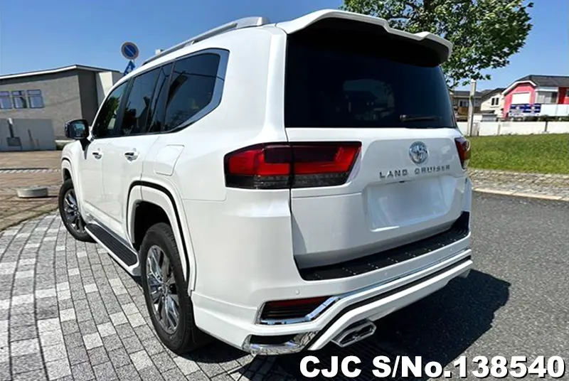 Toyota Land Cruiser in Pearl for Sale Image 1