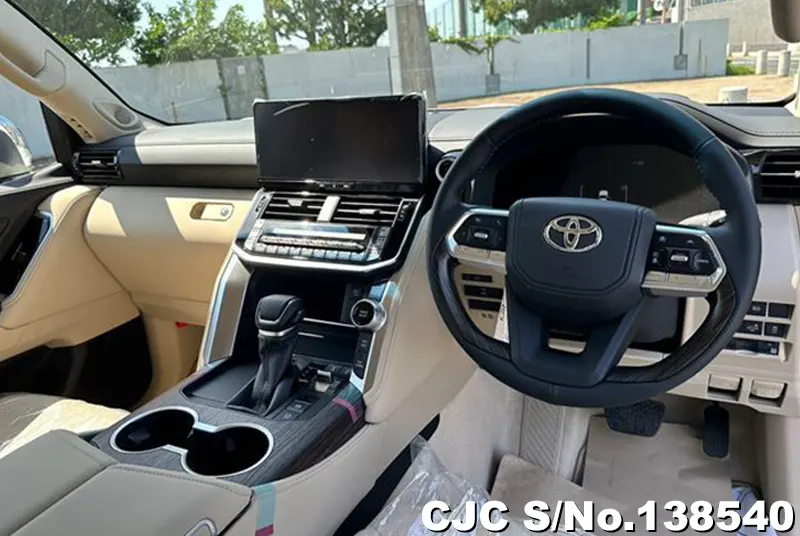 Toyota Land Cruiser in Pearl for Sale Image 6