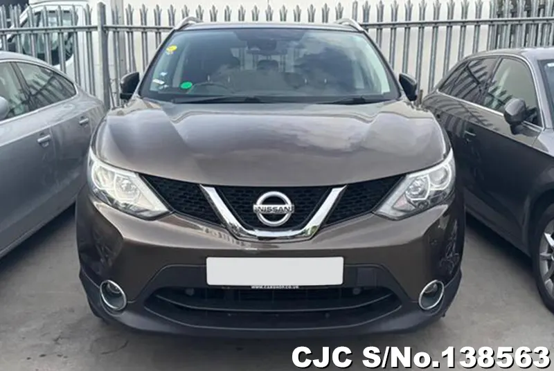 Nissan Qashqai in Bronze for Sale Image 3