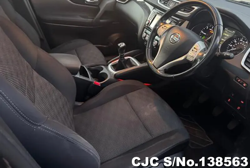 Nissan Qashqai in Bronze for Sale Image 10