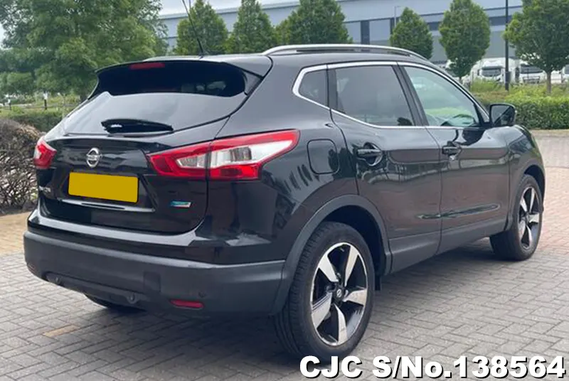Nissan Qashqai in Black for Sale Image 2
