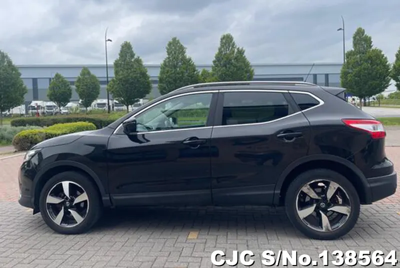 Nissan Qashqai in Black for Sale Image 6