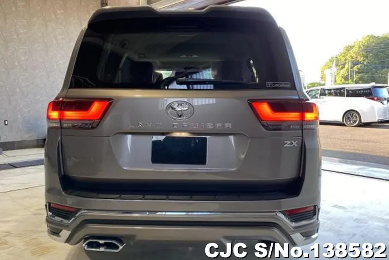 Toyota Land Cruiser in Brown for Sale Image 5