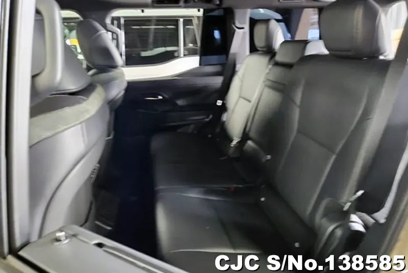 Lexus GX 550 in Brown for Sale Image 9
