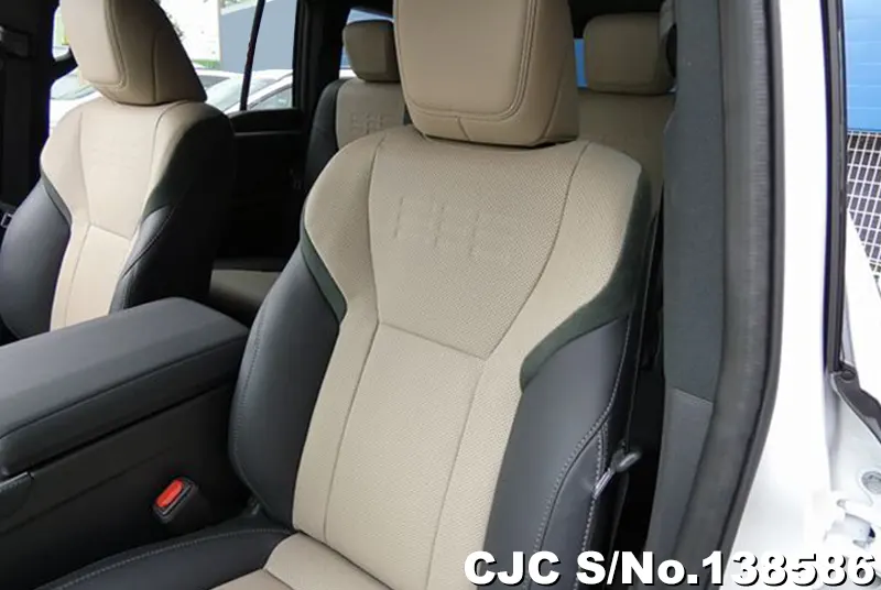 Lexus GX 550 in Pearl for Sale Image 8
