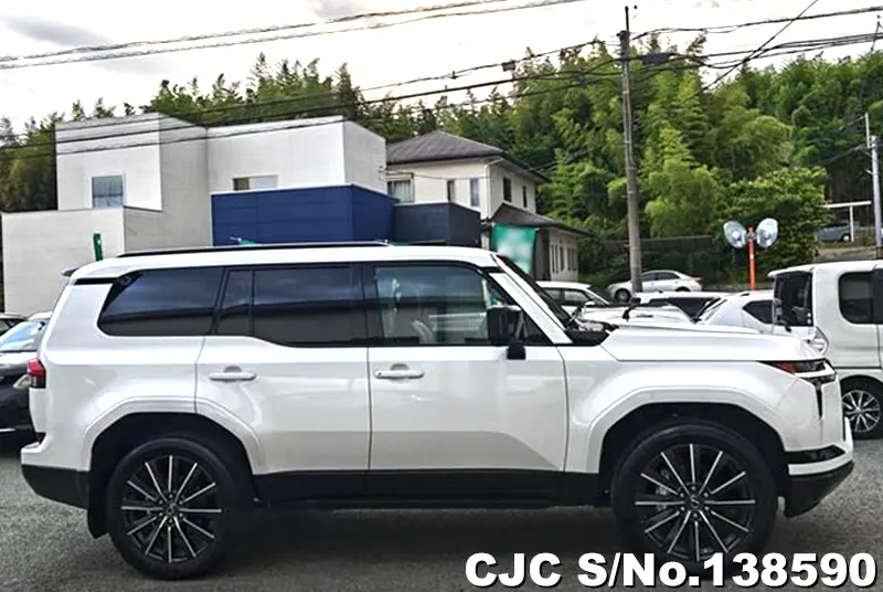 Lexus GX 550 in Pearl for Sale Image 6
