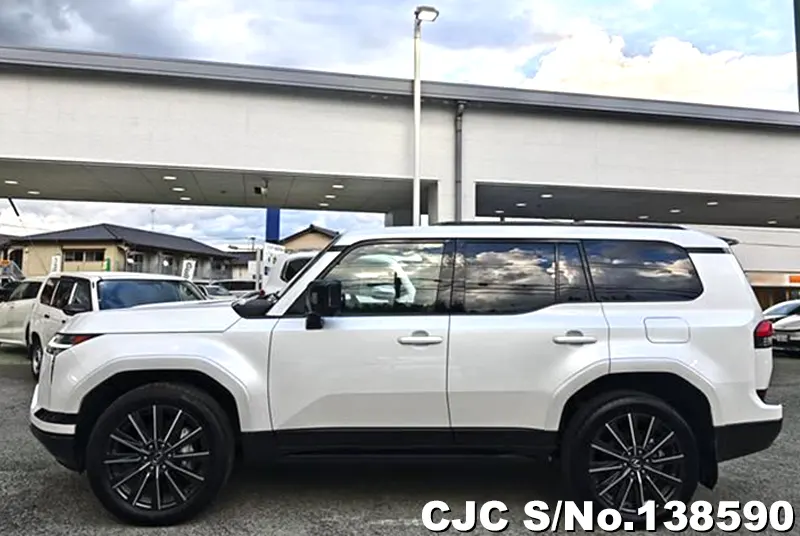 Lexus GX 550 in Pearl for Sale Image 7