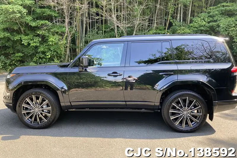 Lexus GX 550 in Black for Sale Image 4