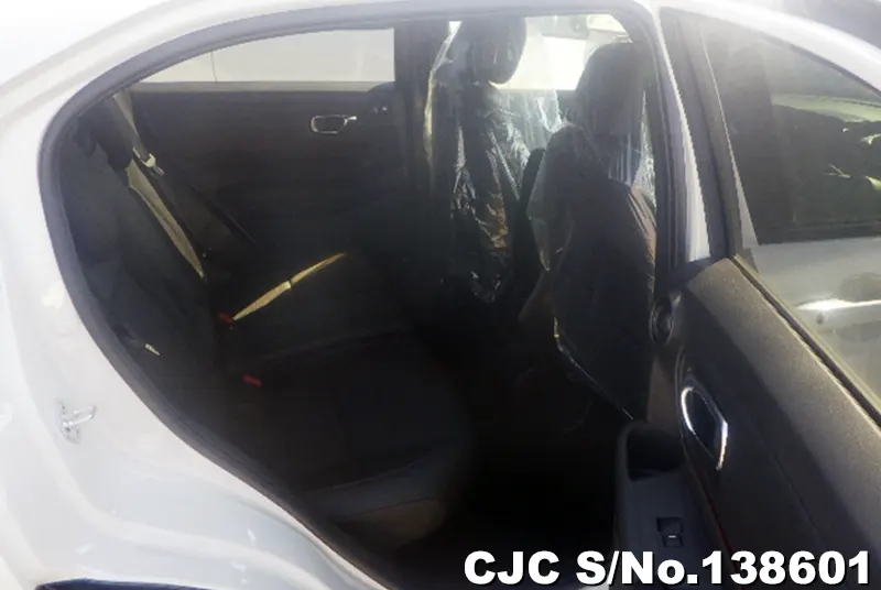 Honda Vezel in White for Sale Image 6