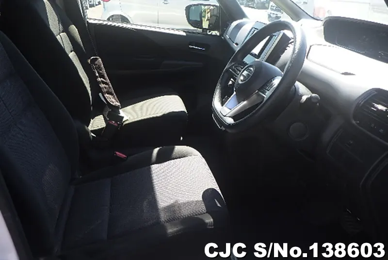Nissan Serena in White for Sale Image 10