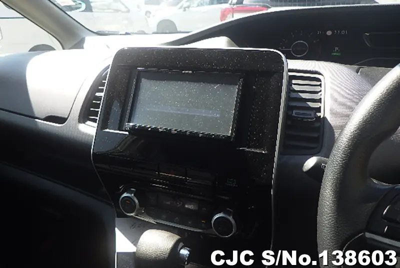 Nissan Serena in White for Sale Image 15
