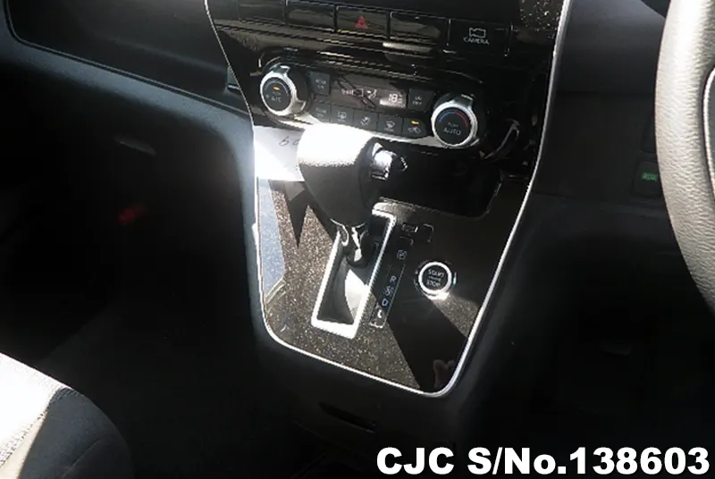 Nissan Serena in White for Sale Image 16