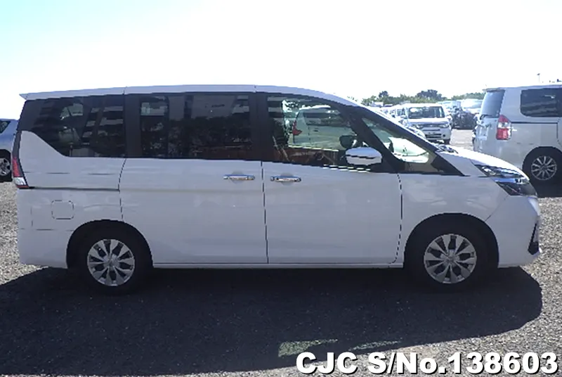 Nissan Serena in White for Sale Image 6