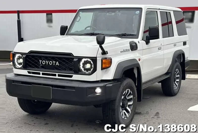 Toyota Land Cruiser in White for Sale Image 3