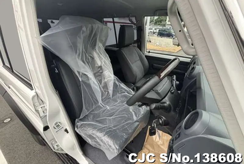 Toyota Land Cruiser in White for Sale Image 11