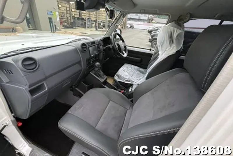 Toyota Land Cruiser in White for Sale Image 12