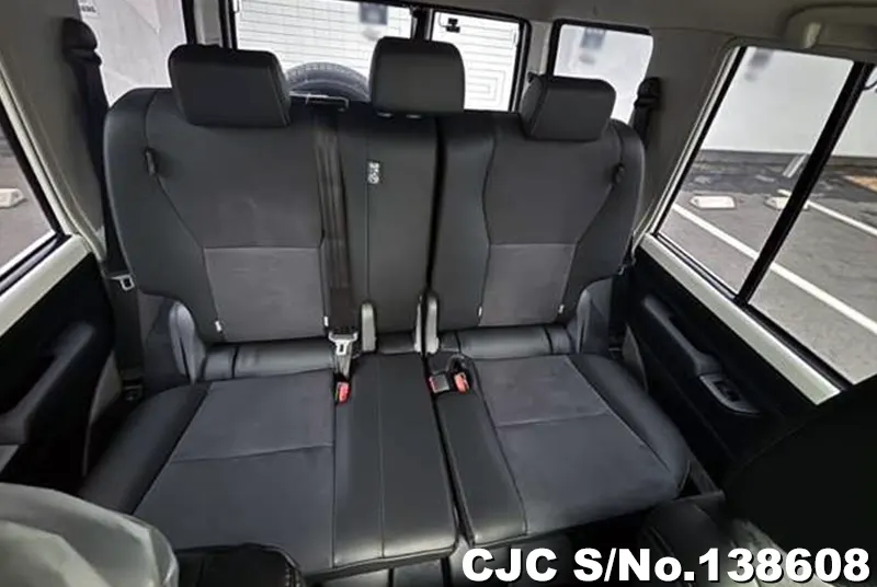 Toyota Land Cruiser in White for Sale Image 15
