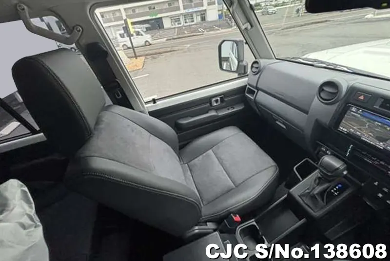 Toyota Land Cruiser in White for Sale Image 18