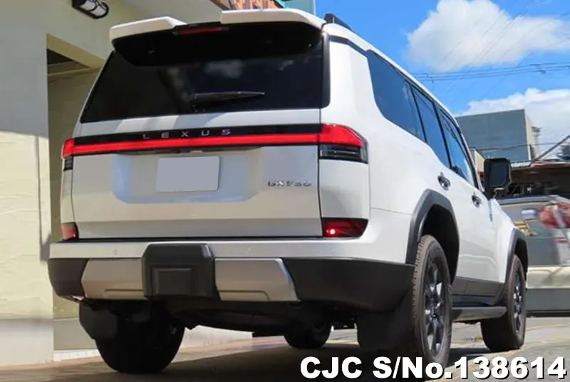 Lexus GX 550 in Pearl for Sale Image 2