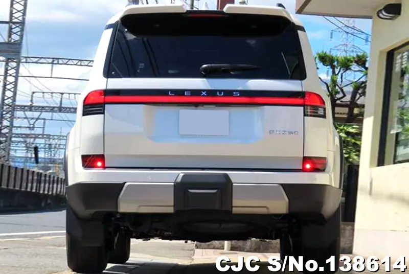 Lexus GX 550 in Pearl for Sale Image 4