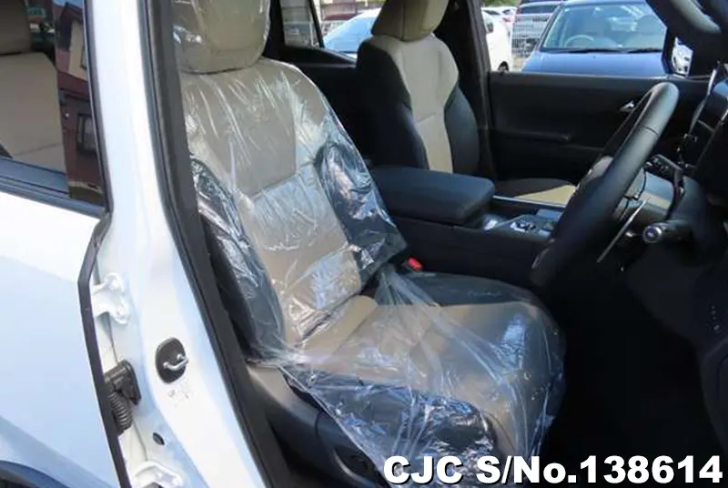 Lexus GX 550 in Pearl for Sale Image 9
